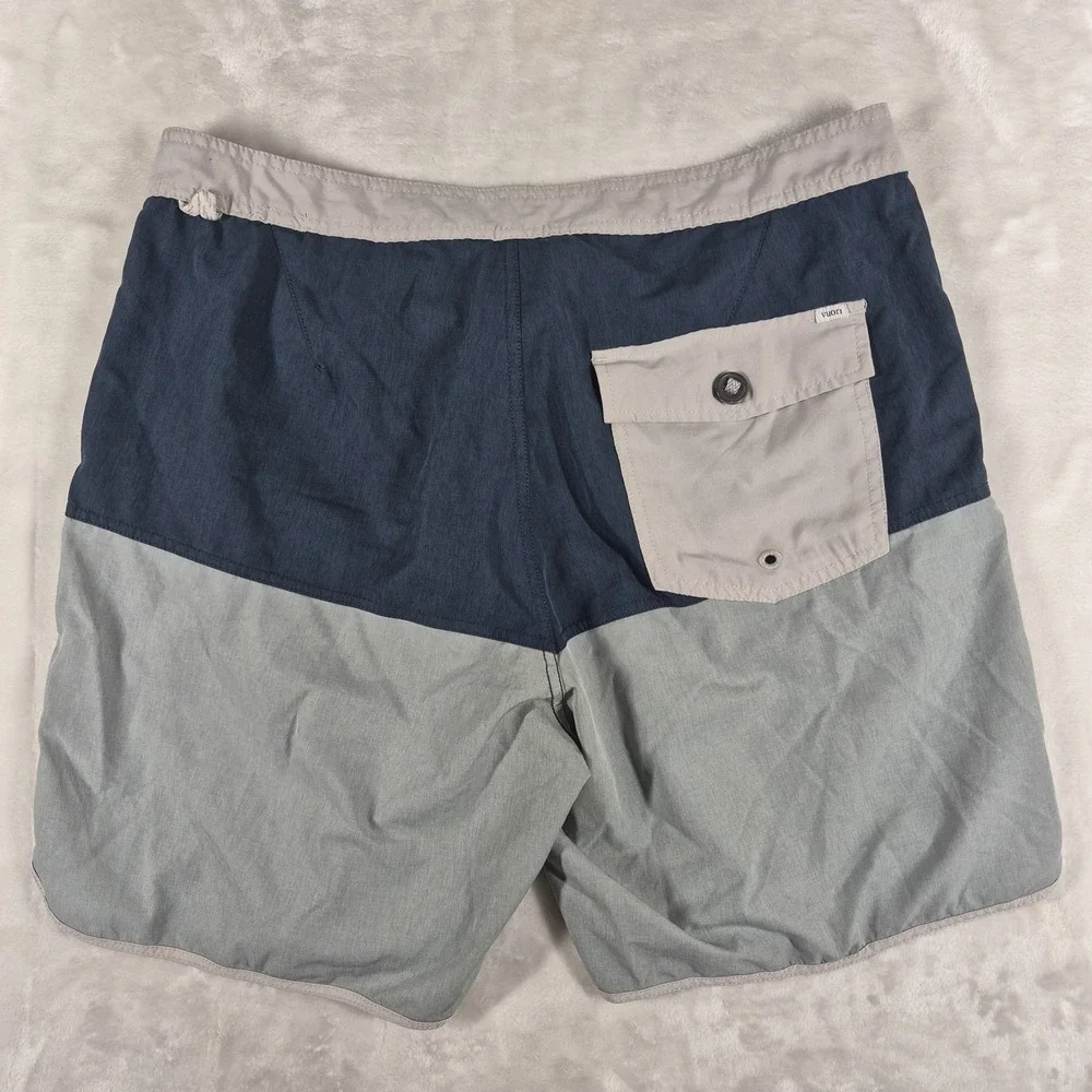 Vuori Cruise Board Shorts Men's 33 Gray Blue Swim Trunks Hybrid Beach Pool V314